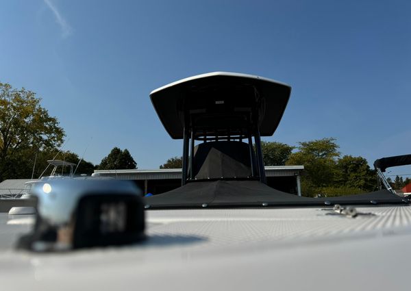 Robalo R230-CENTER-CONSOLE image