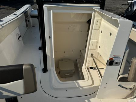 Robalo R230-CENTER-CONSOLE image