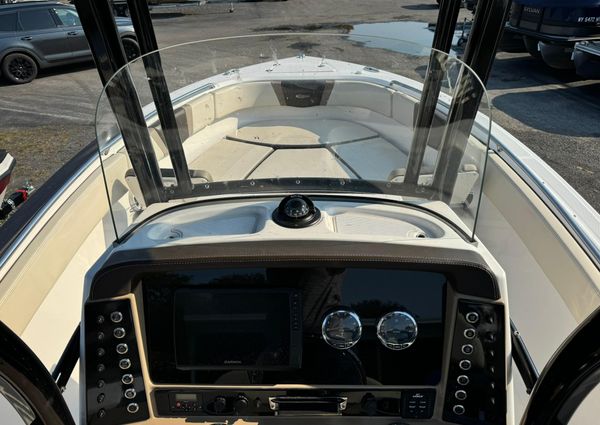 Robalo R230-CENTER-CONSOLE image