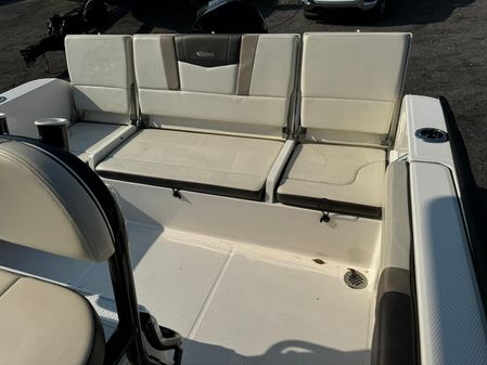 Robalo R230-CENTER-CONSOLE image