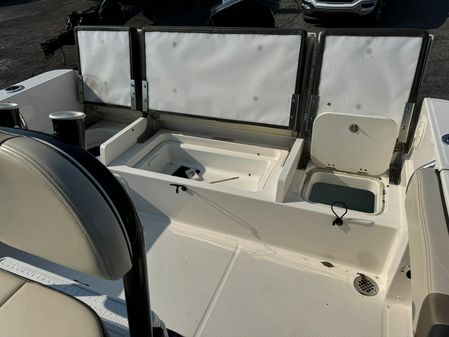 Robalo R230-CENTER-CONSOLE image