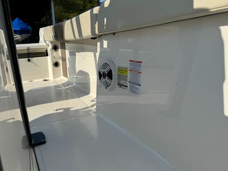 Robalo R230-CENTER-CONSOLE image