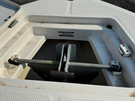 Robalo R230-CENTER-CONSOLE image