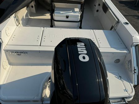 Robalo R230-CENTER-CONSOLE image