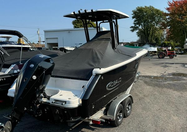 Robalo R230-CENTER-CONSOLE image