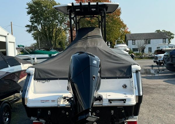 Robalo R230-CENTER-CONSOLE image