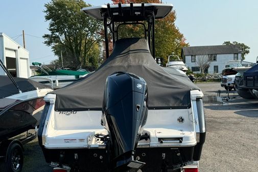 Robalo R230-CENTER-CONSOLE image