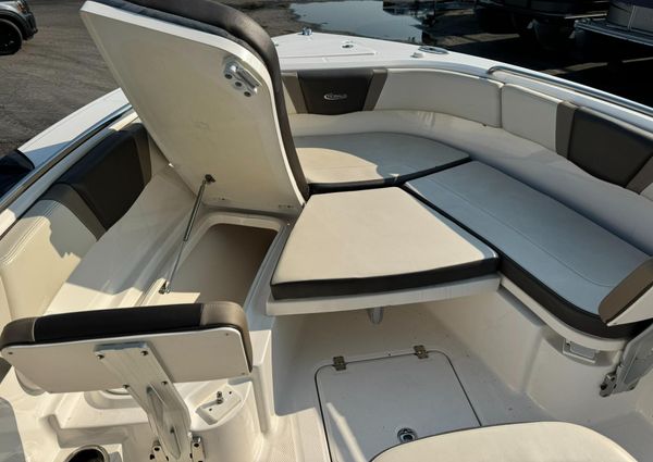 Robalo R230-CENTER-CONSOLE image