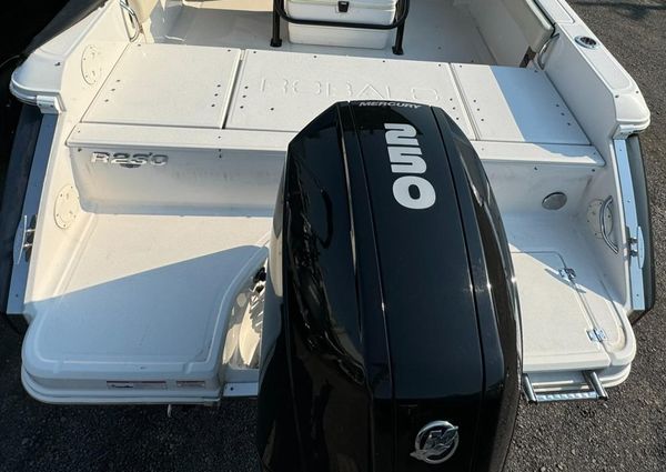 Robalo R230-CENTER-CONSOLE image