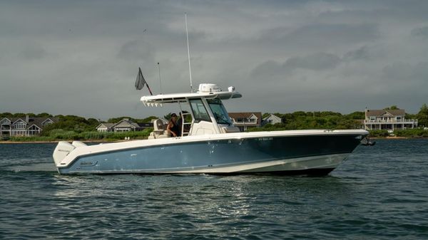 Boston Whaler 330 Outrage 