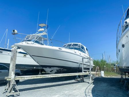 Cruisers Yachts 4270 Express image