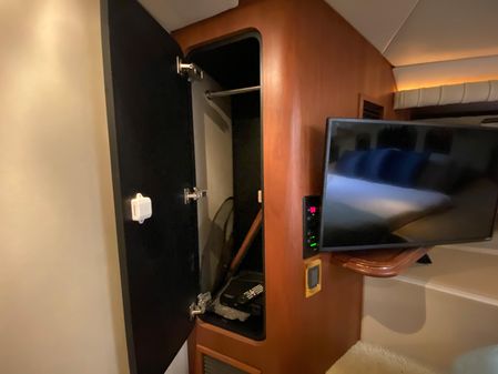 Cruisers Yachts 4270 Express image