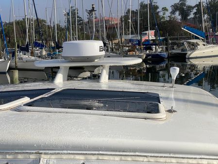 Cruisers Yachts 4270 Express image