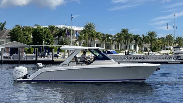 Tiara Yachts 34 LS 