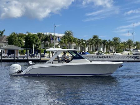 Tiara Yachts 34 LS image