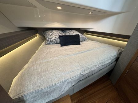 Tiara Yachts 34 LS image