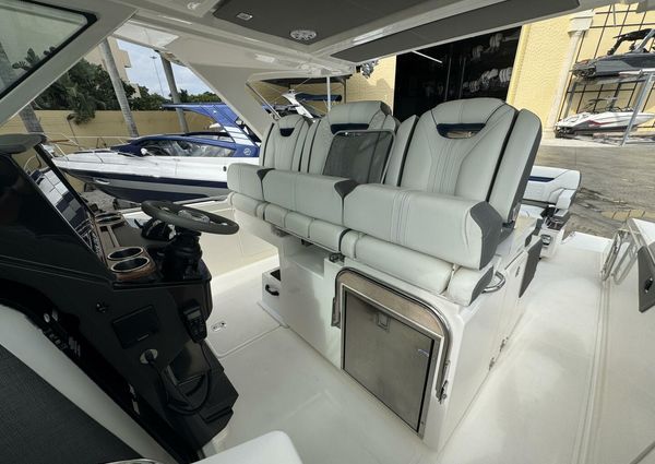 Tiara Yachts 34 LS image