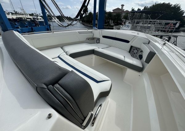 Tiara Yachts 34 LS image