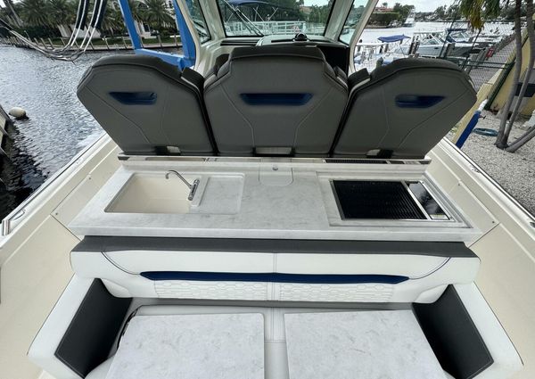 Tiara Yachts 34 LS image