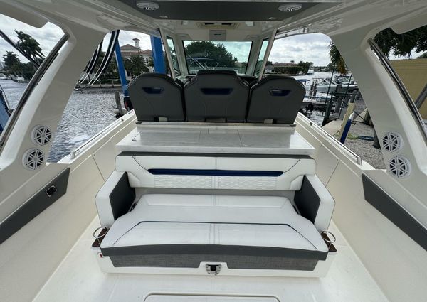 Tiara Yachts 34 LS image