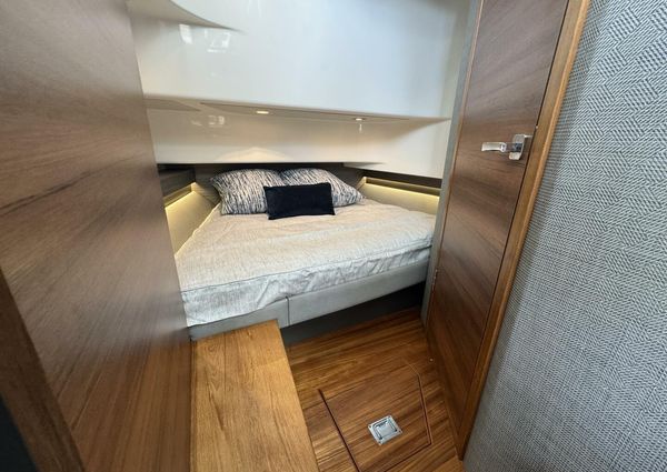 Tiara Yachts 34 LS image