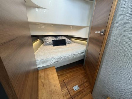 Tiara Yachts 34 LS image