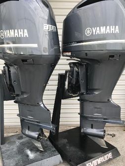 Yamaha F300 image