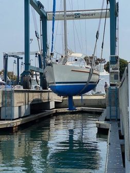 Beneteau Oceanis 44 CC image