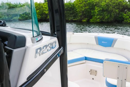 Robalo R230 image