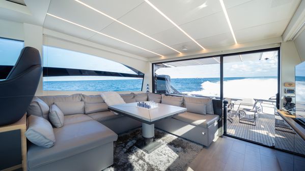 Pershing 70 image