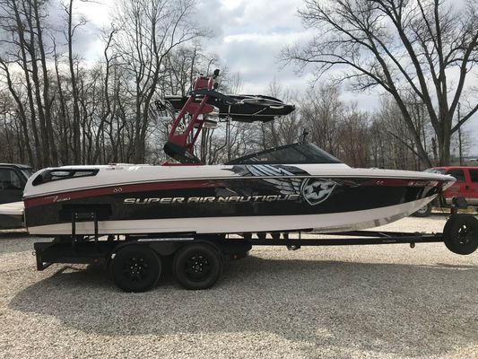 Correct Craft 230 Super Air Nautique - main image