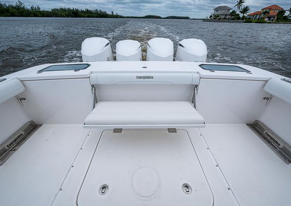 Everglades 435 Center Console image