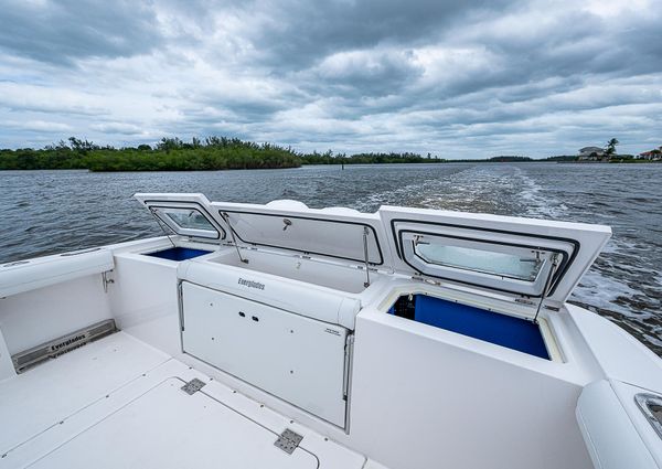 Everglades 435 Center Console image