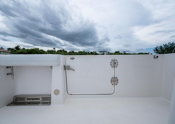 Everglades 435 Center Console image