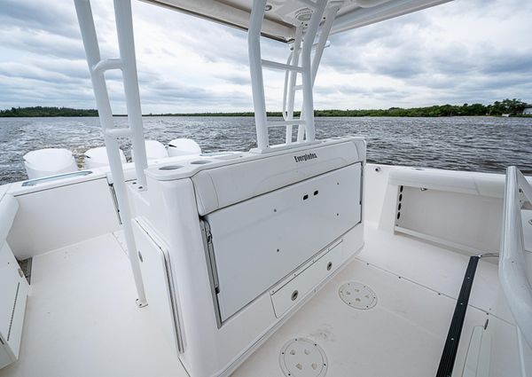 Everglades 435 Center Console image