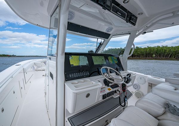 Everglades 435 Center Console image