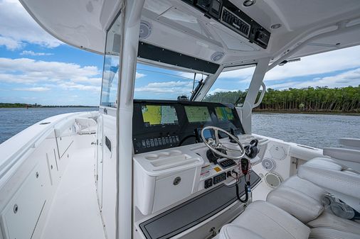 Everglades 435 Center Console image