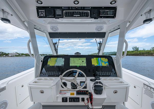 Everglades 435 Center Console image