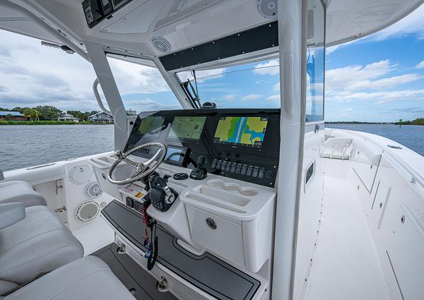 Everglades 435 Center Console image