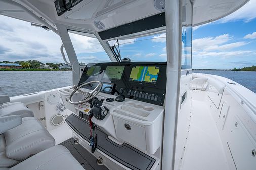 Everglades 435 Center Console image