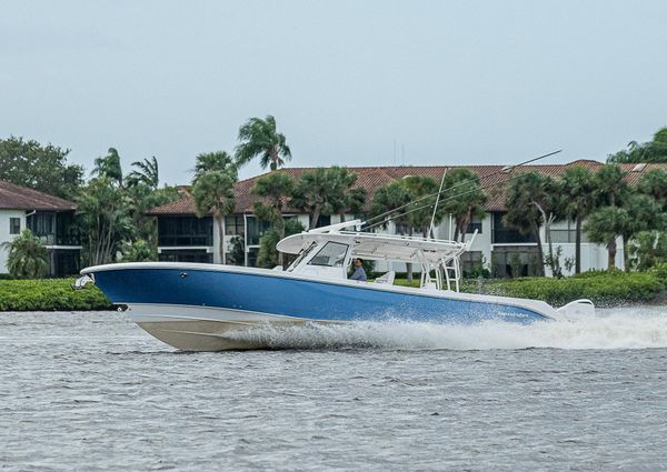 Everglades 435 Center Console image