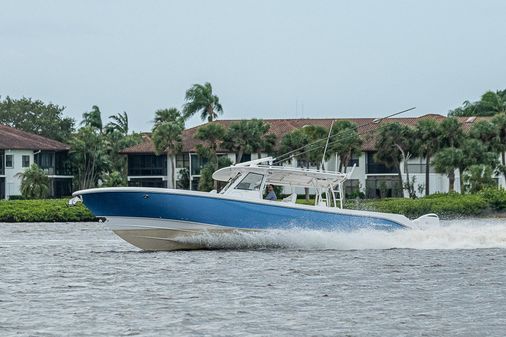 Everglades 435 Center Console image