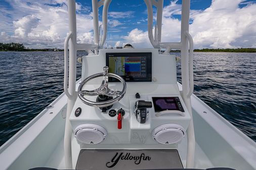 Yellowfin 24 Bay CE image