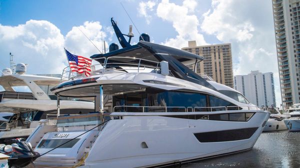 Sunseeker 88 Yacht 