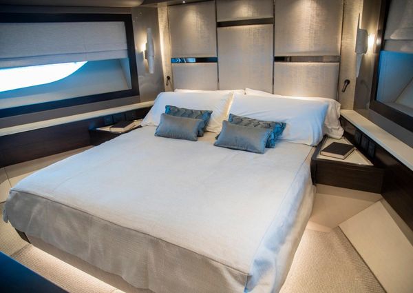 Sunseeker 88 Yacht image