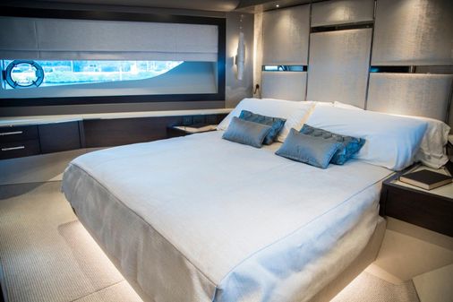 Sunseeker 88 Yacht image