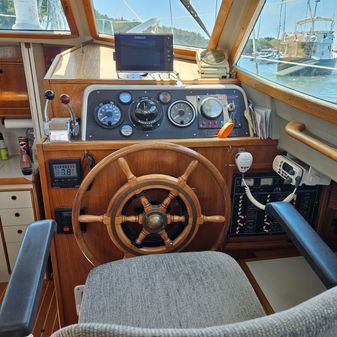 Nautilus Pilothouse 36 image