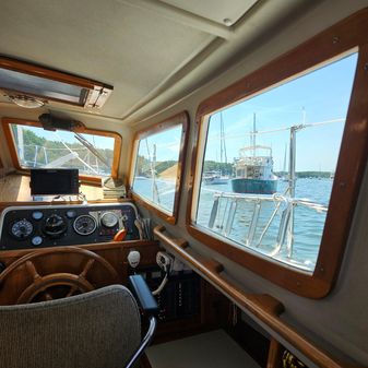 Nautilus Pilothouse 36 image