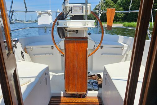 Nautilus Pilothouse 36 image