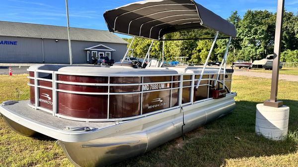 Bennington Pontoon 